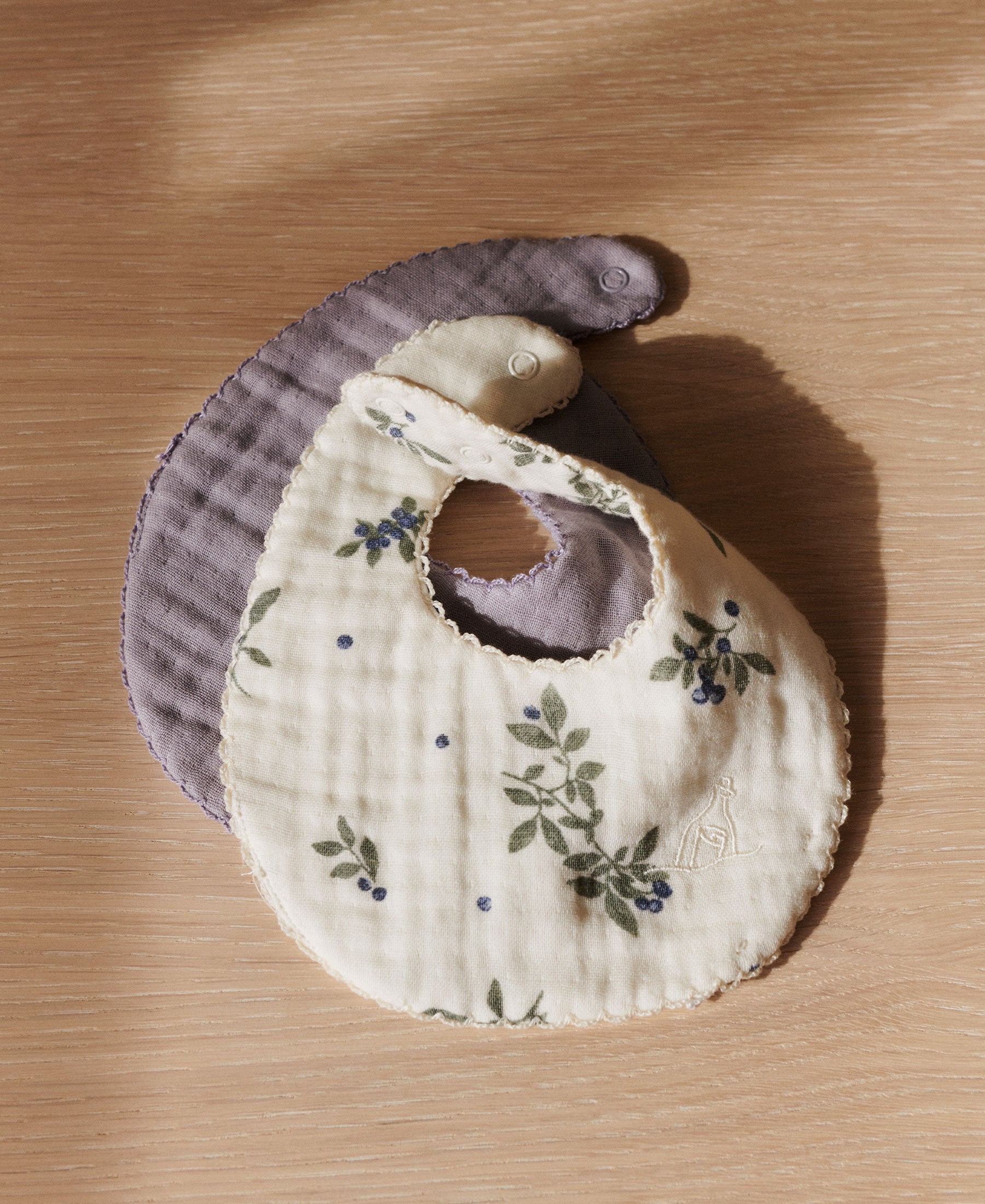 Bavoir Koa, Blueberries/Lavender