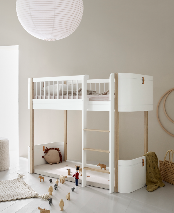 Lit bébé évolutif Mini+ avec kit junior inclus en lit mezzanine mi-haut, blanc/chêne