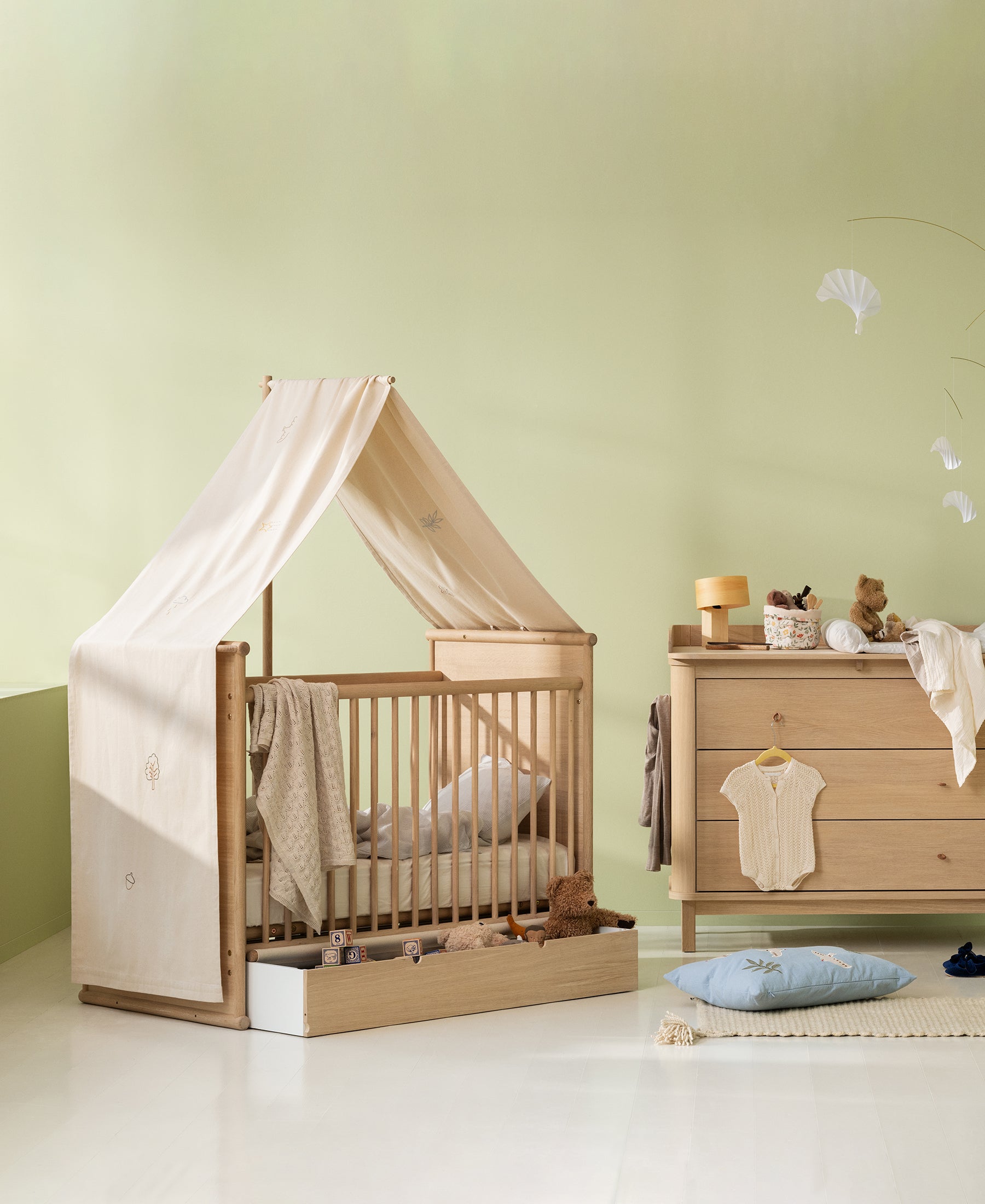 Ciel de lit avec broderie pour lit bébé Camp Novel, non teinté